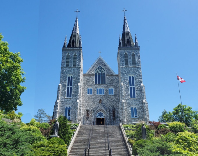 06a-canadian-exp-martyrs-shrine.jpg