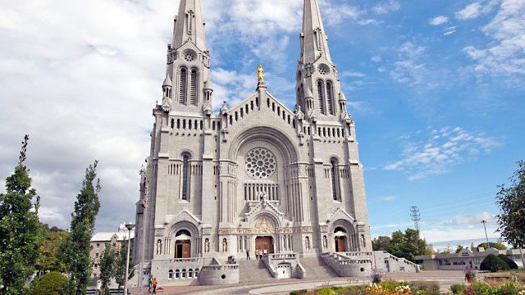 canadian-exp-ste-anne-basilica.jpg